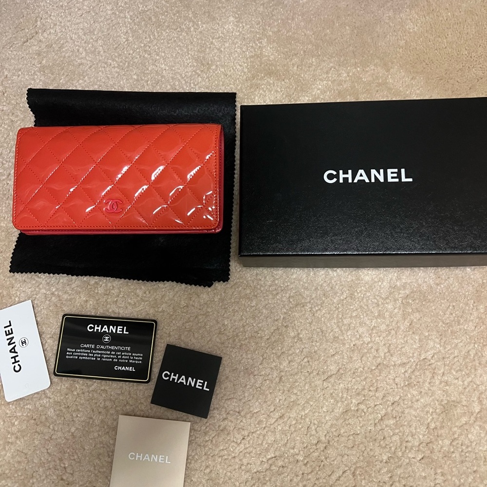 CHANEL Glossy Red Quilted Wallet